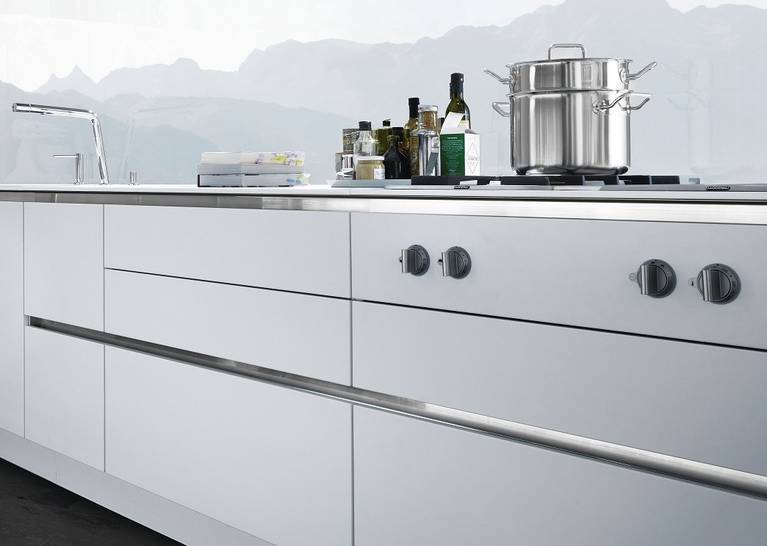 SieMatic S2 base cabinets in lotus white gloss with handle channel in the Pure style collection