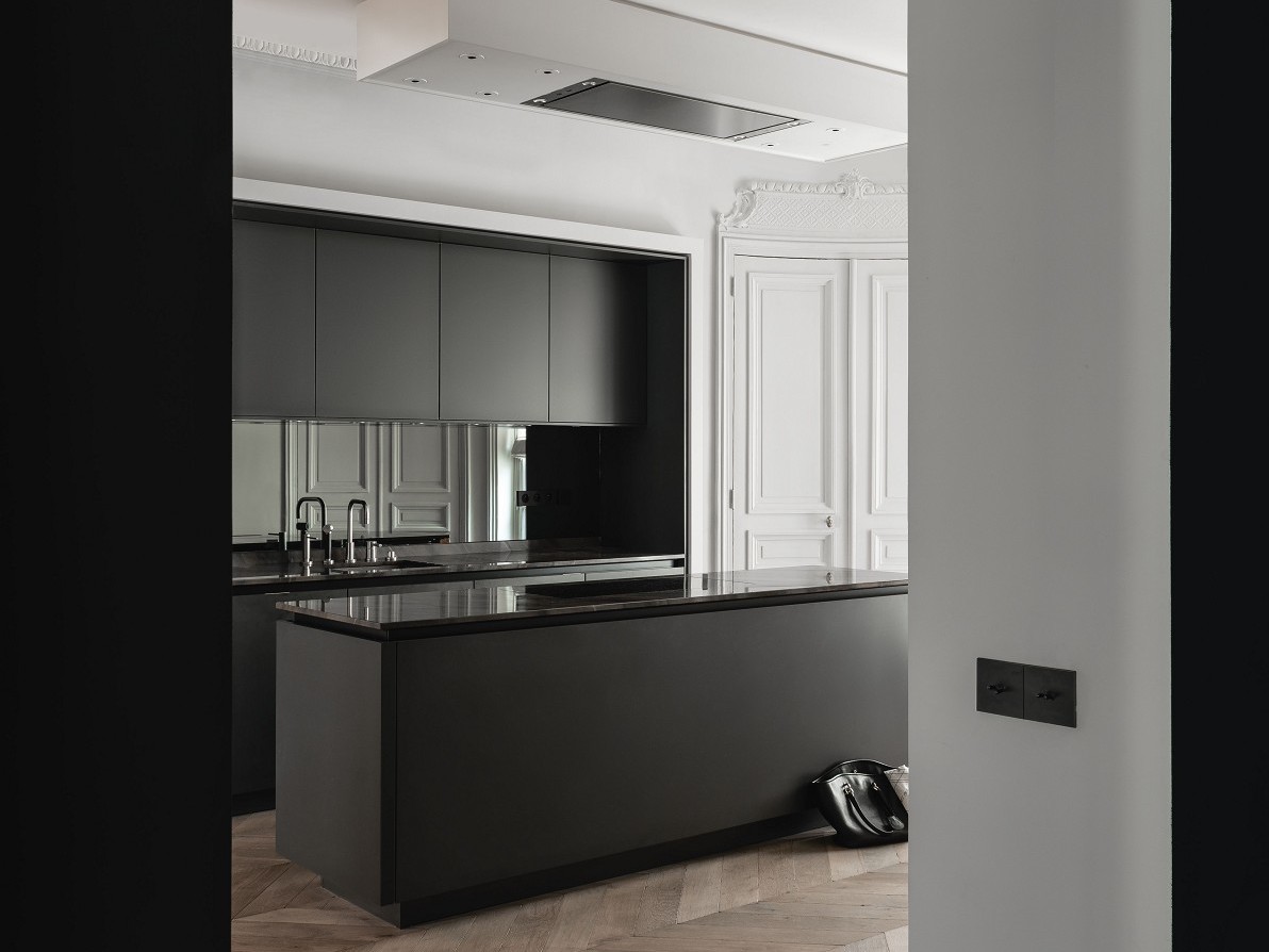 SieMatic Pure S2 kitchen island in graphite grey matte lacquer with a classic herringbone parquet wood floor